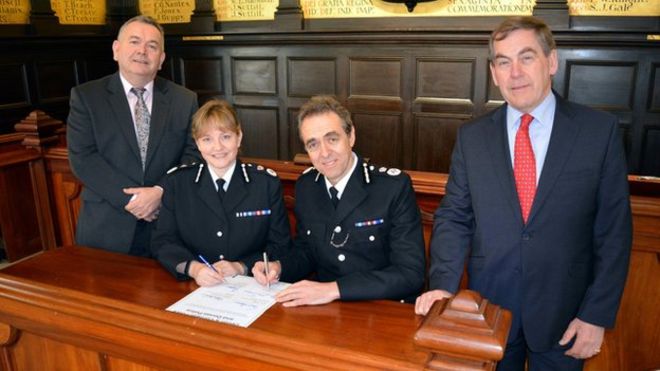 The PCCs and chief constables of both forces signed the agreement aimed at slashing costs